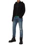 模特儿示范图 - 点击放大 - FRAME - L'HOMME SKINNY 磨破泼墨牛仔裤