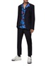 模特儿示范图 - 点击放大 - VALENTINO GARAVANI - 霓虹纯棉迷彩衬衫