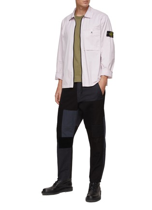 模特儿示范图 - 点击放大 - STONE ISLAND - 口袋拼贴混棉衬衫式夹克