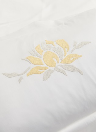 细节 –点击放大 - FRETTE - PEONIA BOUDOIR 花卉刺绣纯棉枕套 －白色及黄色