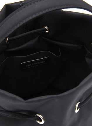 细节 - 点击放大 - BALENCIAGA - ‘Wheel' logo print drawstring nylon bucket bag