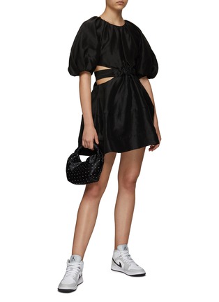模特儿示范图 - 点击放大 - AJE - PSYCHEDELIA 灯笼短袖腰间切割系带设计连衣裙