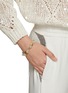 模特儿示范图 - 点击放大 - KATERINA MAKRIYIANNI - 玻璃珠饰镀金纯银及铜手链