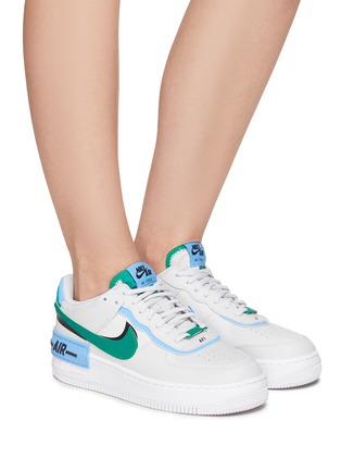 模特儿示范图 - 点击放大 - NIKE - AIR FORCE 1 SHADOW 低帮厚底真皮运动鞋