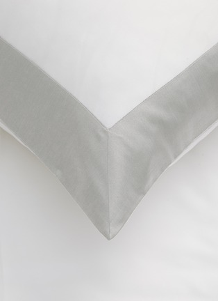细节 –点击放大 - FRETTE - BOLD 拼色条纹围边纯棉枕套 — 白色和浅灰色