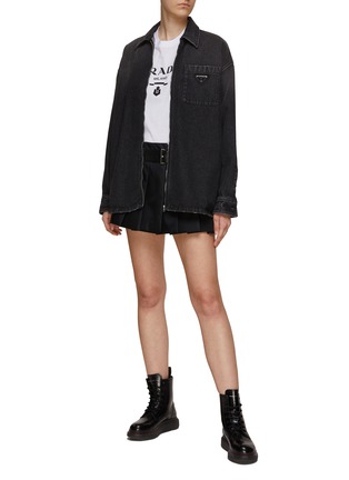 模特儿示范图 - 点击放大 - PRADA - LOGO 印花纯棉 T 恤