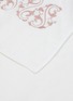 细节 –点击放大 - FRETTE - ORNATE MEDALLION 花卉刺绣纯棉浴巾 — 白色和粉色