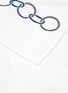 细节 –点击放大 - FRETTE - LINKS 链条刺绣纯棉浴巾 — 白色灰色和蓝色