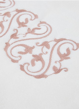 细节 –点击放大 - FRETTE - ORNATE MEDALLION 刺绣图案纯棉浴巾 - 白色