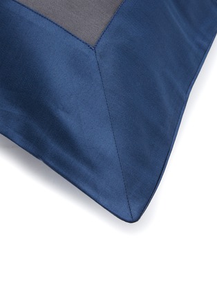 细节 –点击放大 - FRETTE - RECTANGULAR 拼色围边枕套 — 灰色和蓝色