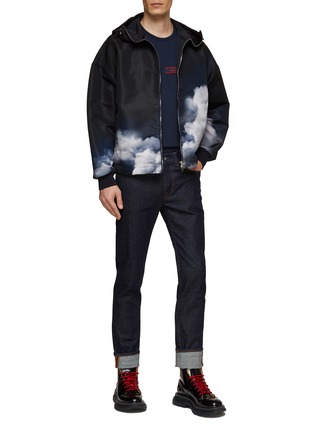 模特儿示范图 - 点击放大 - ALEXANDER MCQUEEN - LOGO 条带拼贴纯棉 T 恤