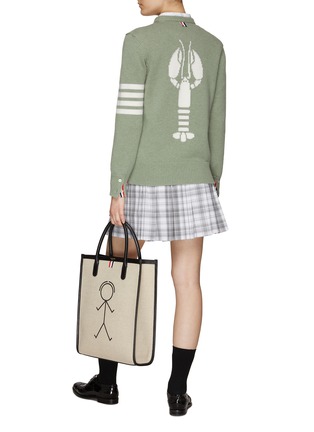 模特儿示范图 - 点击放大 - THOM BROWNE - 四重条纹龙虾图案美丽诺羊毛针织衫