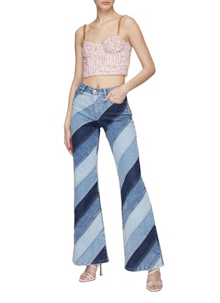 模特儿示范图 - 点击放大 - ALICE + OLIVIA - BEAUTIFUL拼接高腰喇叭牛仔裤