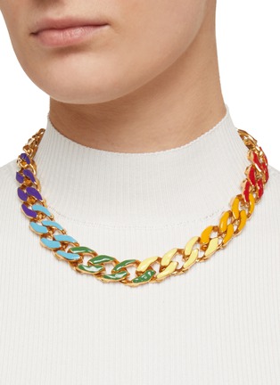 模特儿示范图 - 点击放大 - JOANNA LAURA CONSTANTINE - 彩虹搪瓷点缀扁形锁链黄铜项链