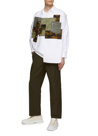 模特儿示范图 - 点击放大 - COMME DES GARÇONS HOMME - 迷彩色块口袋饰纯棉 T 恤