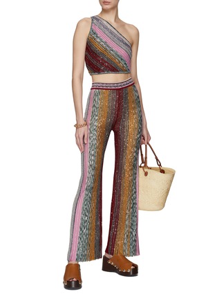 模特儿示范图 - 点击放大 - MISSONI - 亮片缀饰条纹单肩无袖短款上衣