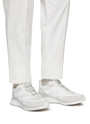 模特儿示范图 - 点击放大 - ERMENEGILDO ZEGNA - ‘UTE RUNNER’ LOW TOP LACE UP SNEAKERS