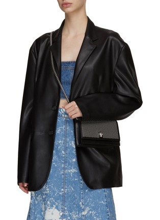 模特儿示范图 - 点击放大 - ALEXANDER MCQUEEN - SMALL MICRO STUDS CALF LEATHER SKULL BAG