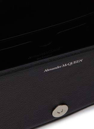 细节 - 点击放大 - ALEXANDER MCQUEEN - FOUR RING LEATHER CLUTCH