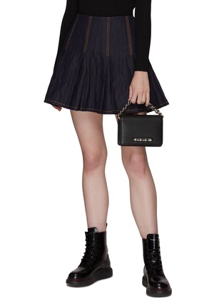 正面 -点击放大 - ALEXANDER MCQUEEN - FOUR RING LEATHER CLUTCH