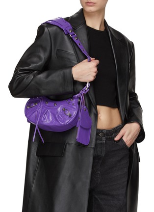 模特儿示范图 - 点击放大 - BALENCIAGA - LE CAGOLE 真皮单肩包
