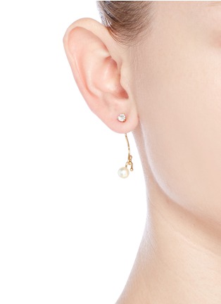 模特儿示范图 - 点击放大 - CHLOÉ - Monroe仿水晶及人造珍珠镀金双钩耳环