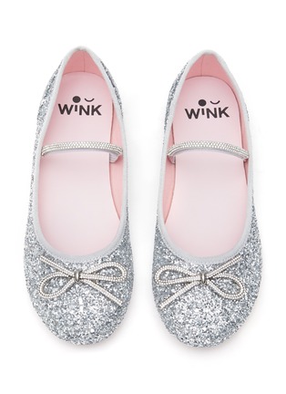 模特儿示范图 - 点击放大 - WINK - MAPLE 儿童款水钻点缀搭带蝴蝶结闪粉平底鞋