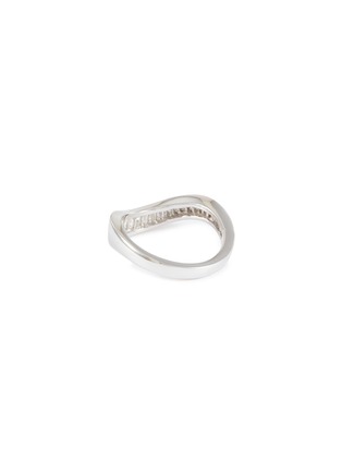 模特儿示范图 - 点击放大 - KAVANT & SHARART - ‘Talay’ Baguette Cut Diamond 18K White Gold Wave Ring