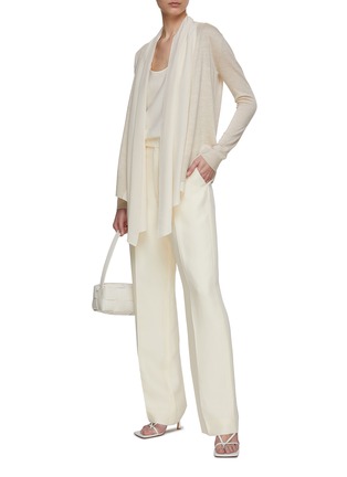 模特儿示范图 - 点击放大 - ST. JOHN - Sleeveless Scoop Neck Silk Blend Top
