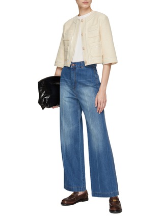 模特儿示范图 - 点击放大 - ST. JOHN - CRYSTAL EMBELLISHED BUTTON FRONT QUARTER SLEEVE TWEED JACKET
