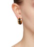 模特儿示范图 - 点击放大 - AURÉLIE BIDERMANN - LAYLA 搪瓷拼接镀金黄铜耳环