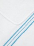 细节 –点击放大 - FRETTE - TRIPLO 纯棉浴巾 — 白色和蓝色