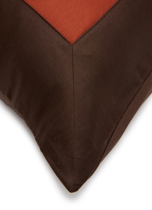 细节 –点击放大 - FRETTE - 方形拼色纯棉枕套 — 棕色和日落红色