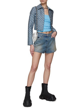 模特儿示范图 - 点击放大 - MISBHV - MONOGRAM 印花短款牛仔夹克