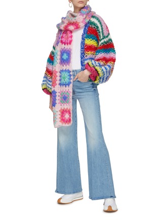 模特儿示范图 - 点击放大 - NIZHONI - BILLY 彩虹拼色短款美丽诺羊毛针织开衫