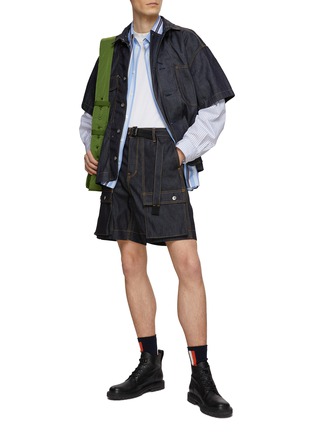 模特儿示范图 - 点击放大 - SACAI - 拼贴口袋腰带缀饰工装牛仔短裤