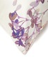 细节 –点击放大 - RIVOLTA CARMIGNANI - CRYSTAL SARTORIAL 花卉图案纯棉枕套两件装 — 米白色调