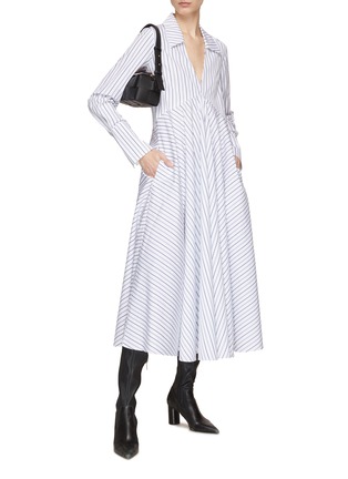 模特儿示范图 - 点击放大 - CO - 条纹纯棉衬衫式连衣裙