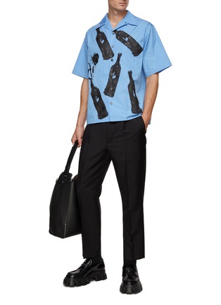模特儿示范图 - 点击放大 - PRADA - 油画花瓶印花衬衫