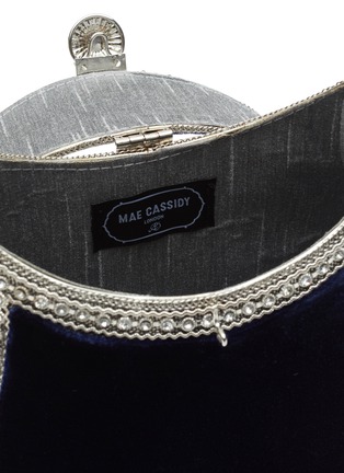 细节 - 点击放大 - MAE CASSIDY - NIMMI 珍珠手柄丝绒手提包