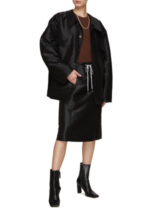 模特儿示范图 - 点击放大 - MAISON MARGIELA - 蓬松罗缎设计夹克