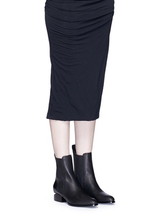 模特儿示范图 - 点击放大 - ALEXANDERWANG - ANOUCK缺口鞋跟真皮短靴