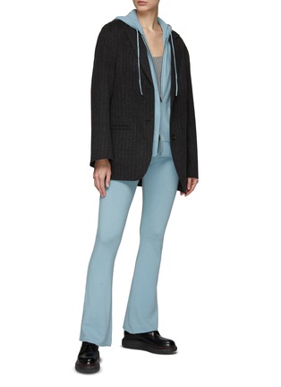 模特儿示范图 - 点击放大 - LISA YANG - BILLIE 针织连帽外套及运动长裤套装