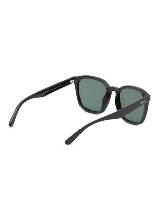 模特儿示范图 - 点击放大 - RAY-BAN - ACETATE FRAME WAYFARER-ESQUE INJECTED DARK GREEN POLARIZED LENS SUNGLASSES