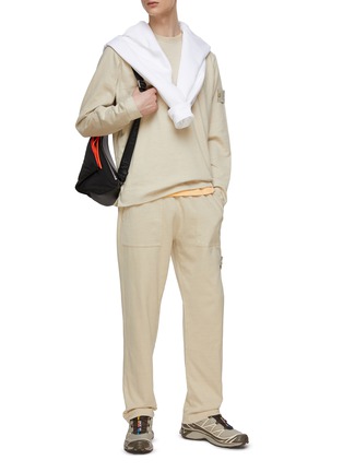 模特儿示范图 - 点击放大 - STONE ISLAND - LOGO 拼贴纯棉圆领卫衣