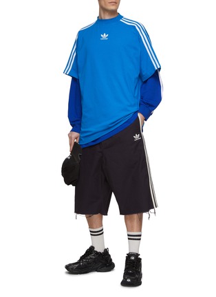 模特儿示范图 - 点击放大 - BALENCIAGA - X ADIDAS TREFOIL LOGO PRINT MOCK NECK LONG SLEEVE T-SHIRT