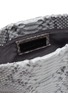 细节 - 点击放大 - SUZETTE - SMALL ‘LEON’ BROOCH PYTHON LEATHER CLUTCH