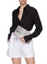 模特儿示范图 - 点击放大 - SUZETTE - SMALL ‘LEON’ BROOCH PYTHON LEATHER CLUTCH
