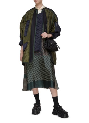 模特儿示范图 - 点击放大 - SACAI - 拼接设计长款绗缝夹克
