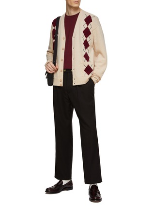 模特儿示范图 - 点击放大 - MANORS - BUTTON FRONT PATCH POCKET STRIPED ARGYLE CARDIGAN